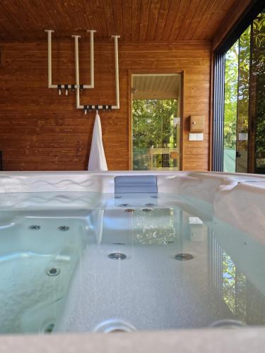 Bañera de hidromasaje, The Secret Garden – Keszthely in Keszthely