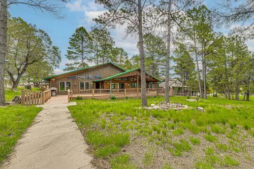 Hot Tub and Deck Home 1 Mi to Ruidoso River!