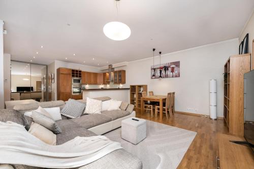 Spacious luxury all inclusive old town flat