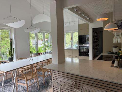 Fantastic villa with pool near Stockholm in 엔스케데