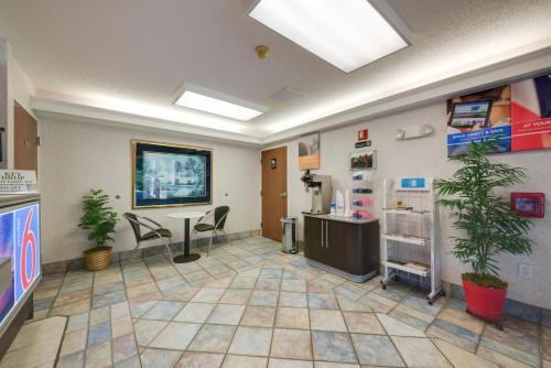 Fuajee, Motel 6 Statesville, NC in Statesville (NC)
