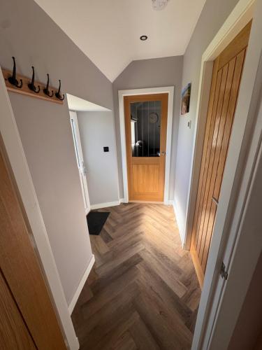 Вхід, Luxury Orkney Cottage with Hot Tub in Орфір