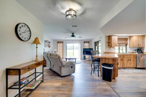 Walk to Lake Geataway with Yard in Inverness in Hernando (FL)