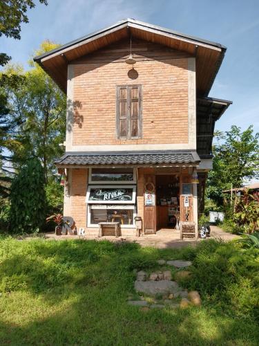 The River Runs Chiang Klang in Chiang Klang