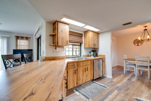 Walk to Lake Geataway with Yard in Inverness in Hernando (FL)