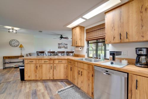 Walk to Lake Geataway with Yard in Inverness in Hernando (FL)