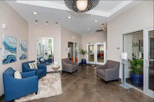 Stylish 1BR Uptown Apartment