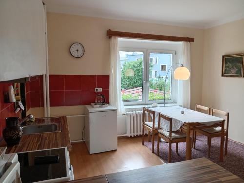 keuken, Apartmán Na Leštině (Apartman Na Lestine) in Pribram