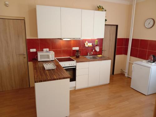 keuken, Apartmán Na Leštině (Apartman Na Lestine) in Pribram