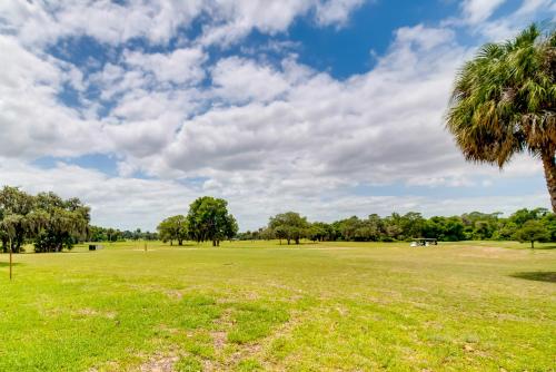 Walk to Lake Geataway with Yard in Inverness in Hernando (FL)