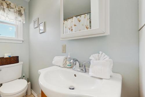 Lil' Cottage Retreat - image 10