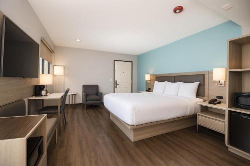 Travelodge by Wyndham LAX South - image 14