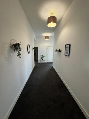Salford Quays Modern 2BR Apt, Manchester (photo 3)