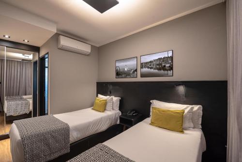 2 twin beds