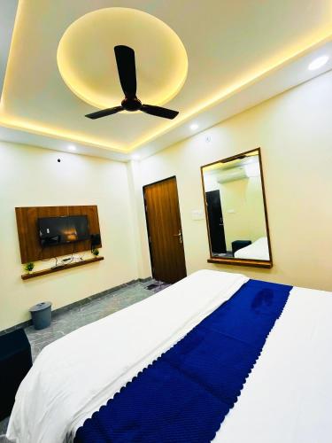 Hotel G17 and Restaurant in มันดู