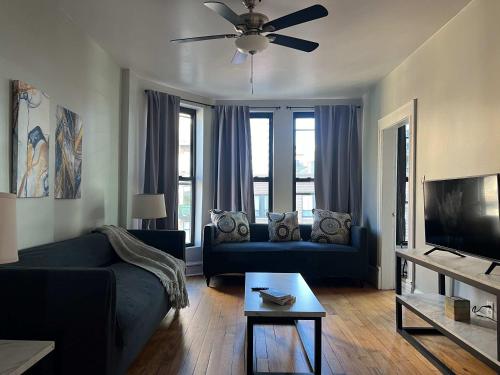 South Loop 3 Bedroom Apt near 311 South Wacker Drive Chicago