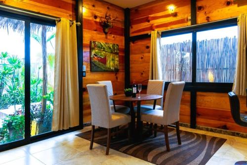 Loft Suite Altitude Cabin in Chano
