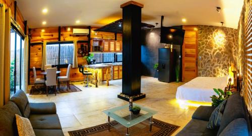 Loft Suite Altitude Cabin in Chano