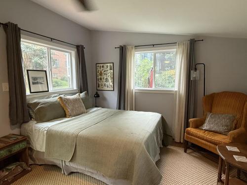 2 Mi to Duke University Durham Tiny Home! detail
