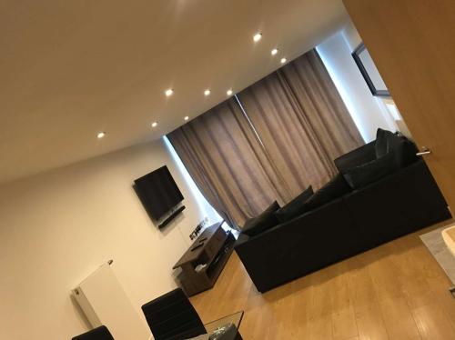 Bright and Stylish Two Bedroom Apartment, London