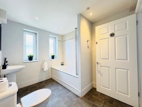 Block 2 Flat 17 Westfield Court - image 7