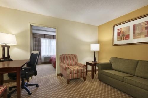 Country Inn & Suites by Radisson, Kalamazoo, MI