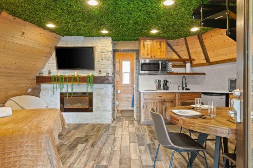 TeePee at Paradise Point with a hot tub fire pit & grill, Bryant (foto 7)