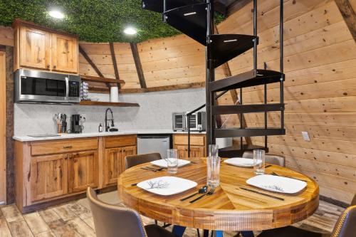 TeePee at Paradise Point with a hot tub fire pit & grill, Bryant (foto 9)