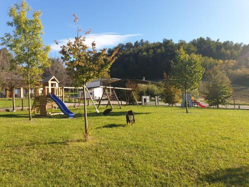 Spēļu laukums, Agriturismo Cascina Serzego in Val Di Nizza