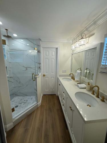 Downtown Beach Cottage - Heated Pool in Stuart, USA