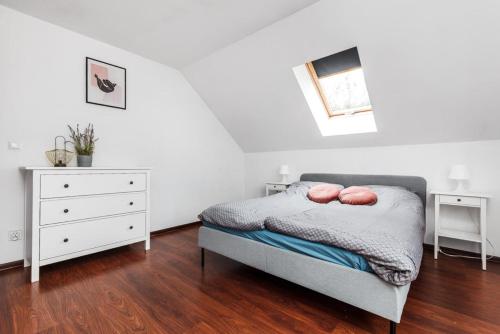 Loft Apartment - Year-Round Lakefront Apartment in Kamień Only 30 Minutes from Gdańsk and Gdynia