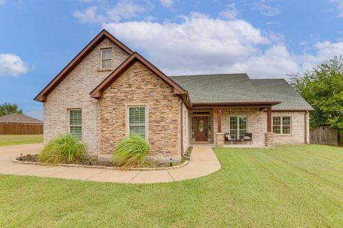 10 Mi to Lake Tawakoni Family Wills Point Getaway in Wills Point