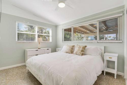 Downtown Beach Cottage - Heated Pool in Stuart, USA