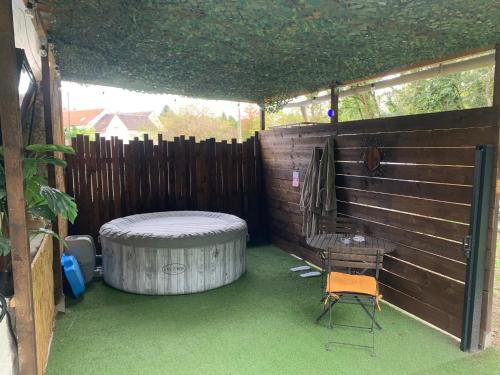 Aphrodite LoveRoom in Chateau-Landon