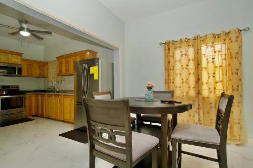 المرافق, Forest Cottage in Drapers