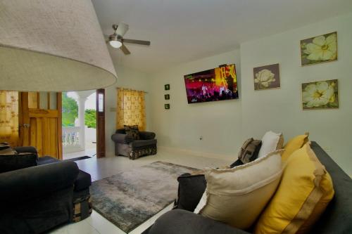 صالة مشتركة/ منطقة التلفزيون, Forest Cottage in Drapers