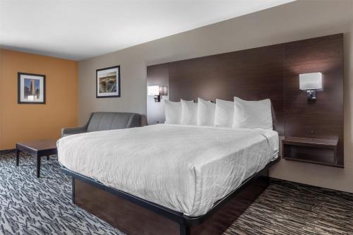 Best Western Plus Denton Inn & Suites - image 7