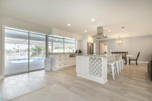The Seaside Retreat, FREE heated pool in Apollo Beach