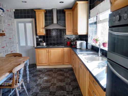 Semi Rural 3 Bed, loads of space in Pontypridd