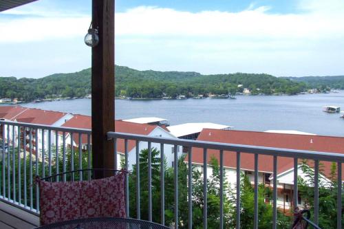 Serenity at the Lake Ozarks Gem with Pool Access, Camdenton (photo 3)
