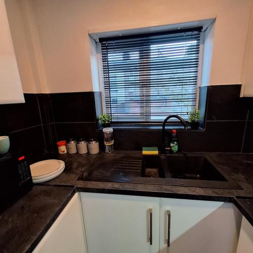 Modern, Stylish and Family Friendly Home!, Liverpool (photo 6)