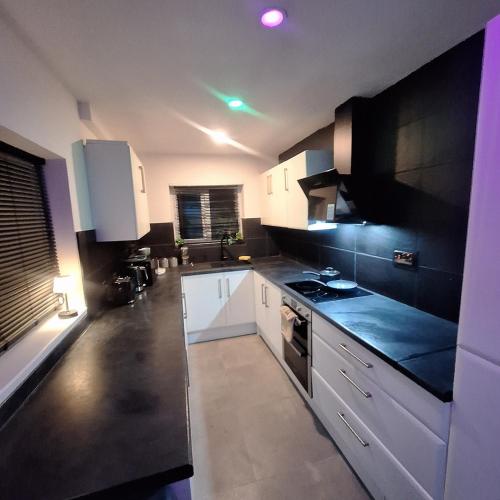 Modern, Stylish and Family Friendly Home!, Liverpool (photo 7)