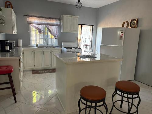 Paradise stay villa #1 in เบรดนัท ฮิลล์