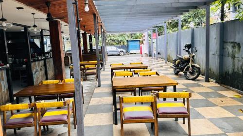 Nhà hàng, The Connect Inn in Kochi