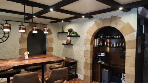 Kitchen, Two Kings in Chicago in Villa Park (IL)