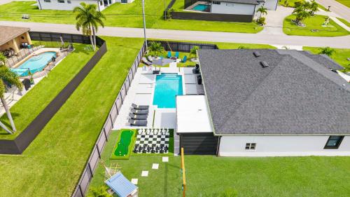Relax & Play in Cape Coral Pool BBQ Family Fun, Cape Coral (Foto 4)