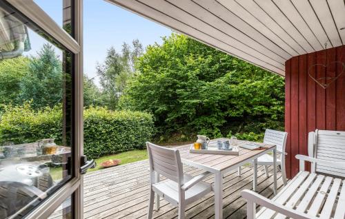 Garden, Two-Bedroom Holiday Home In Ebeltoft in Femmoller