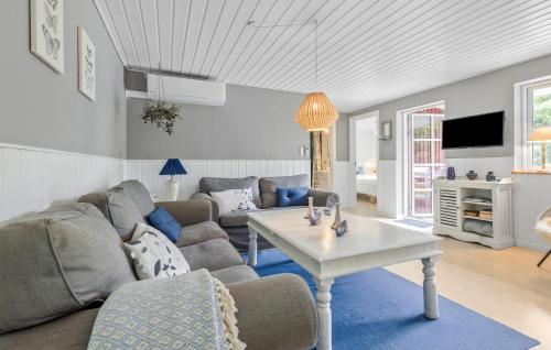 Two-Bedroom Holiday Home In Ebeltoft in Femmoller