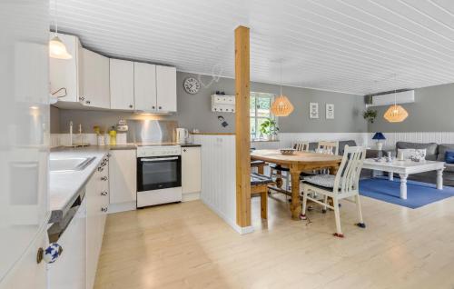 Kitchen, Two-Bedroom Holiday Home In Ebeltoft in Femmoller