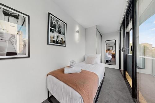Apartment Sleeps 3 with Modern Styling - image 13